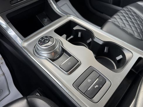 Used 2024 Ford Edge Titanium image 18