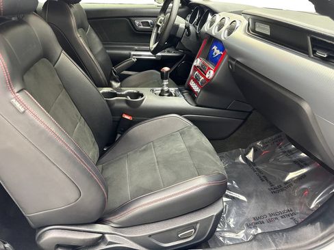 Used 2016 Ford Mustang GT Premium w/ Equipment Group 401A RWD image 39