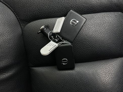 Used 2016 Volvo XC90 T6 Momentum w/ Vision Package image 34