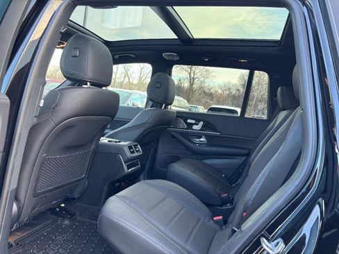 Used 2024 Mercedes-Benz GLS 450 4MATIC image 7