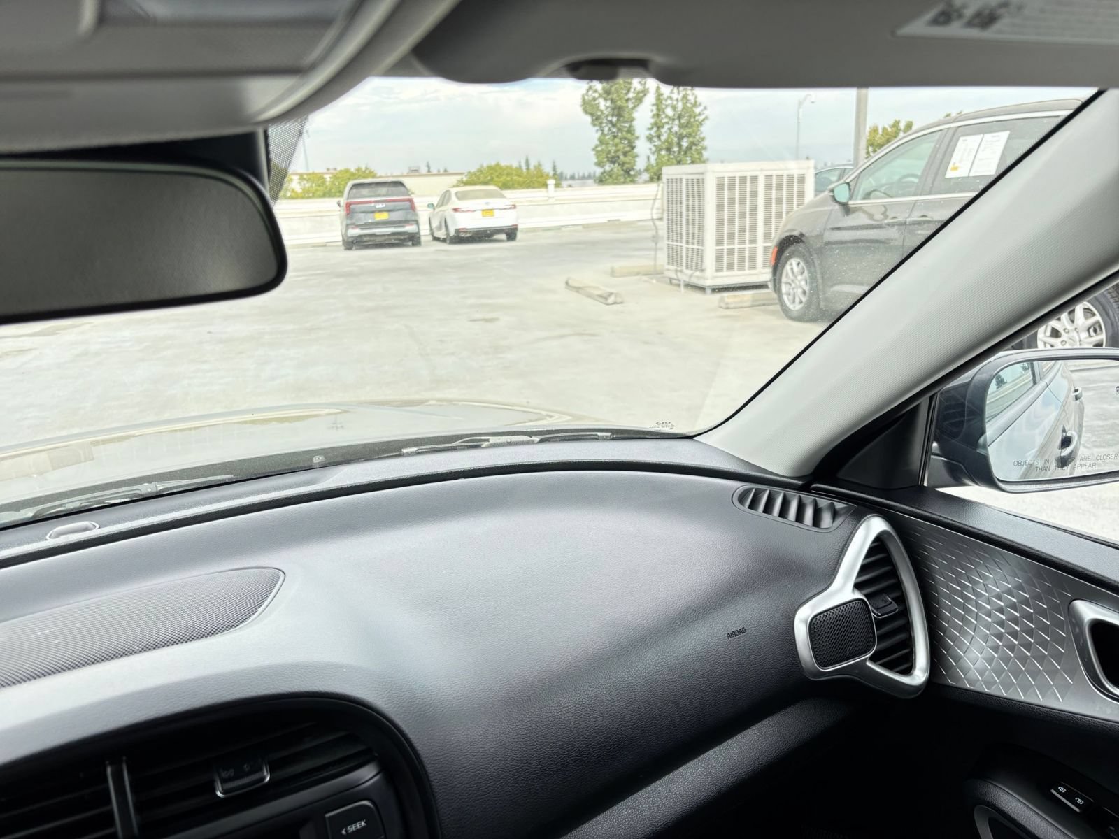 Used 2025 Kia Soul LX w/ LX Technology Package FWD image 32