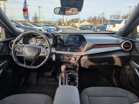 Used 2024 Chevrolet Trax RS w/ Driver Confidence Package image 11