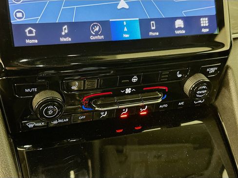 Used 2023 Jeep Grand Cherokee L Limited w/ Trailer Tow Group (B) image 24