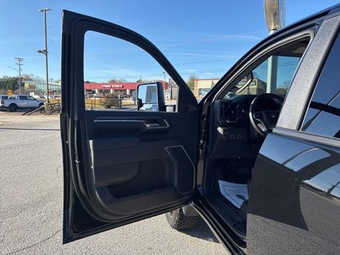 Used 2025 Chevrolet Silverado 2500 LT w/ Trail Boss Package image 11