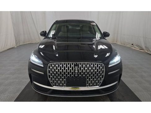 Used 2024 Lincoln Corsair AWD w/ Towing Package image 2