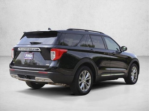 Used 2020 Ford Explorer XLT w/ Equipment Group 202A AWD/4WD image 5