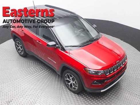 Used 2024 Jeep Compass Limited AWD/4WD image 3