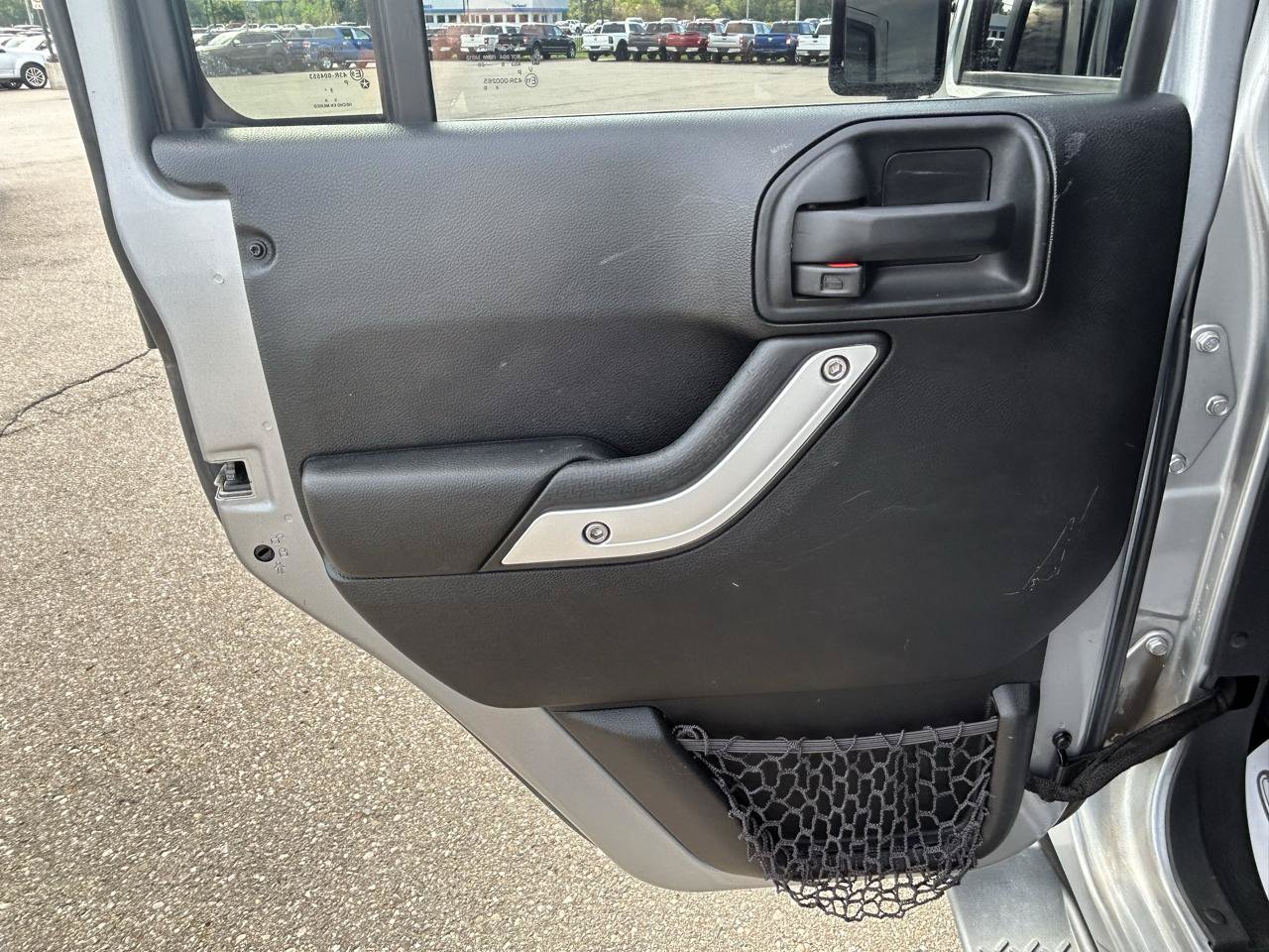 Used 2017 Jeep Wrangler Unlimited Sahara AWD/4WD image 15
