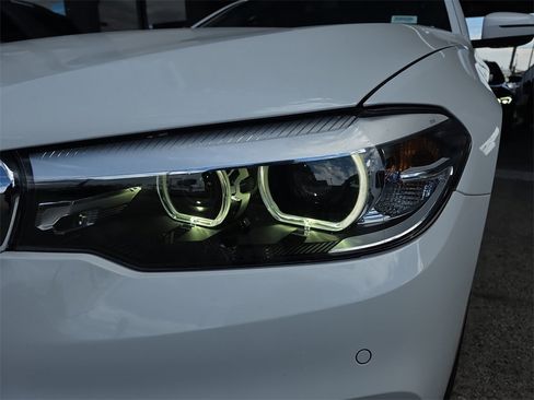 Used 2019 BMW 530i w/ Convenience Package image 26