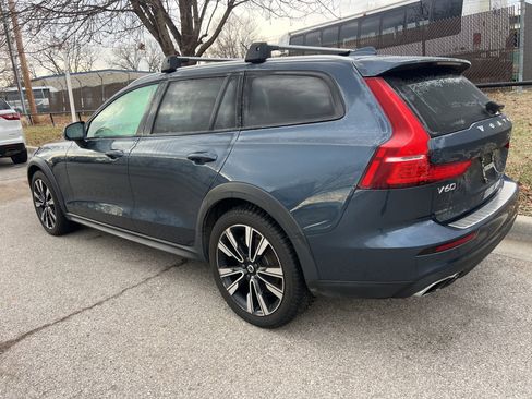 Used 2022 Volvo V60 T5 Cross Country w/ Climate Package image 7