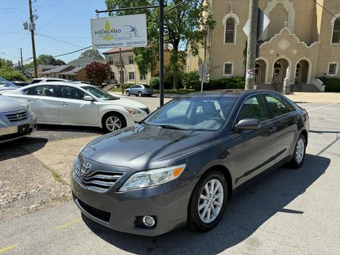 Used 2010 Toyota Camry XLE image 1