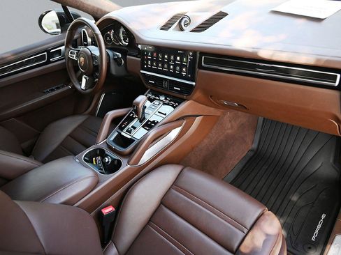 Used 2023 Porsche Cayenne Turbo S image 22