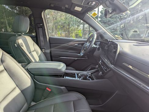 Certified 2025 Chevrolet Traverse High Country w/ LPO, Floor Liner Package AWD/4WD image 18