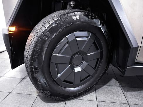 Used 2025 Tesla Cybertruck AWD Crew Cab image 6