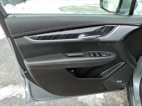 Used 2024 Cadillac XT6 Premium Luxury image 27