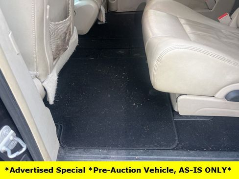 Used 2015 Chrysler Town & Country Touring image 32