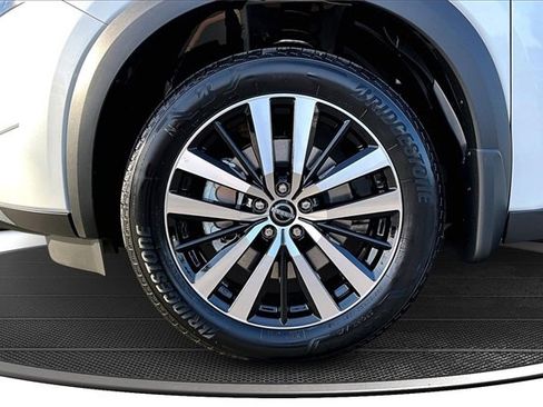 New 2025 Nissan Pathfinder Platinum image 13