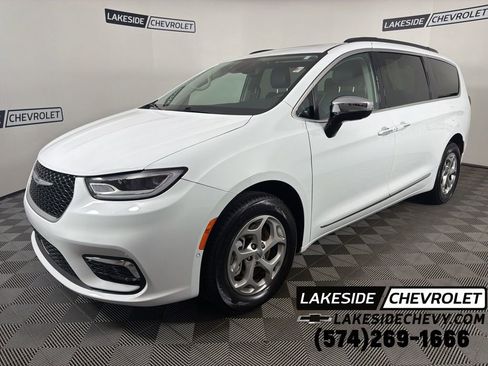 Used 2023 Chrysler Pacifica Limited w/ Trailer Tow Group AWD/4WD image 1