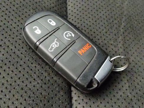 Used 2021 Jeep Grand Cherokee Laredo X image 32