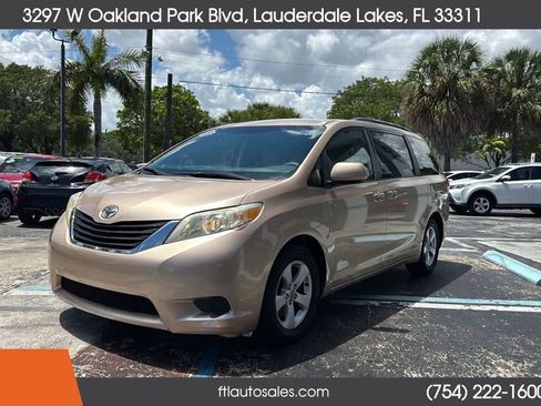 Used 2012 Toyota Sienna LE FWD image 6