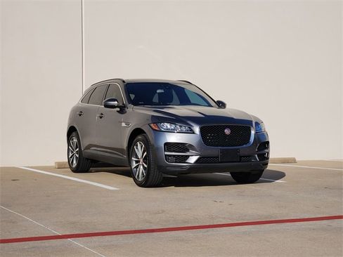 Used 2018 Jaguar F-PACE Prestige image 3