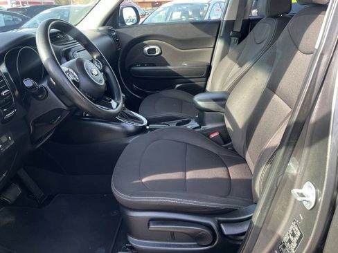 Used 2018 Kia Soul Base image 9