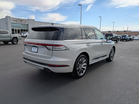 Used 2023 Lincoln Aviator Grand Touring image 3