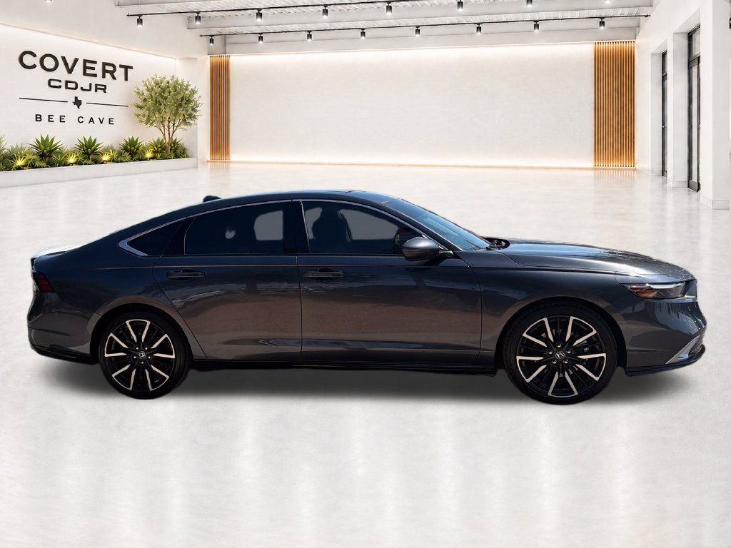 Used 2025 Honda Accord Touring image 11
