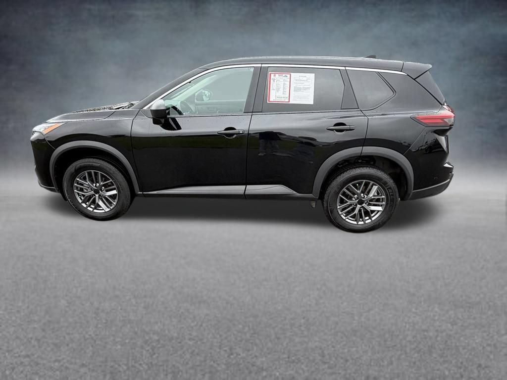 Used 2024 Nissan Rogue S AWD/4WD image 2