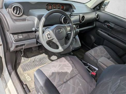 Used 2014 Scion xB FWD image 9