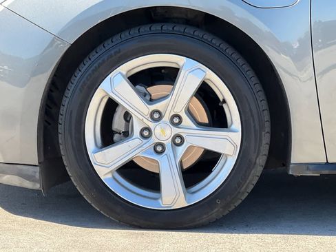 Used 2017 Chevrolet Volt LT FWD image 26