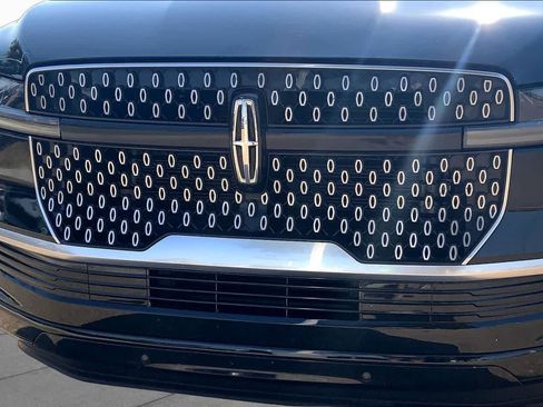 Certified 2025 Lincoln Navigator Reserve AWD/4WD image 30