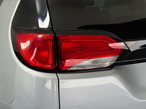 Used 2023 Chrysler Voyager LX FWD image 36
