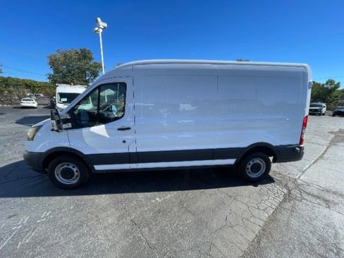 Used 2018 Ford Transit 250 w/RH Sliding Door Medium Roof image 8
