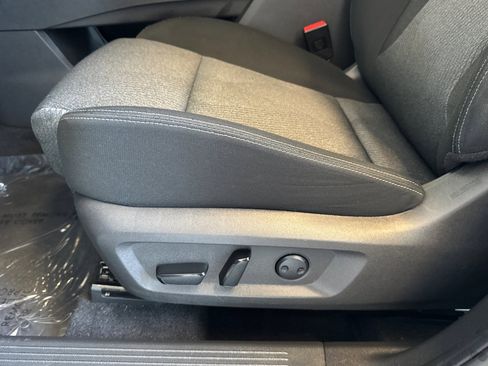 Used 2025 Nissan Rogue SV image 14