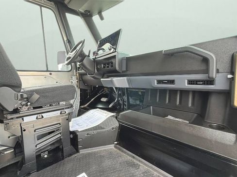 Used 2024 Chevrolet Brightdrop 600 w/ Commercial Equipment Package AWD/4WD image 32