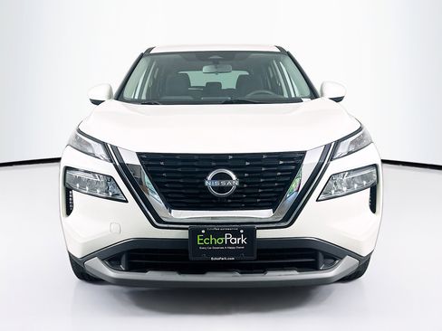 Used 2023 Nissan Rogue SV image 2