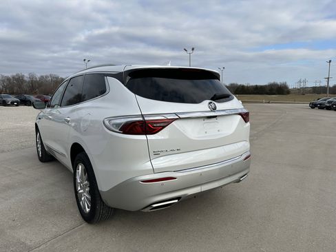Used 2024 Buick Enclave Premium w/ Experience Buick Package image 5