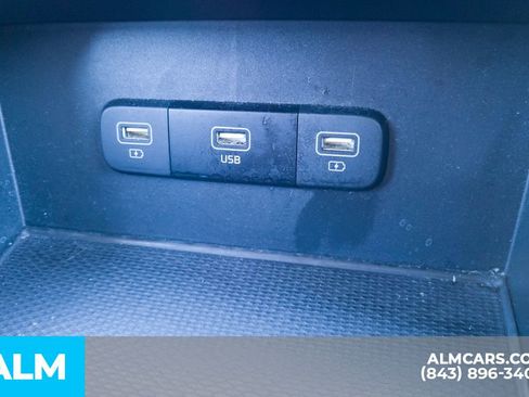 Used 2024 Kia Carnival LX FWD image 27