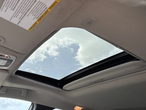 Used 2025 Toyota Sienna XLE FWD image 8