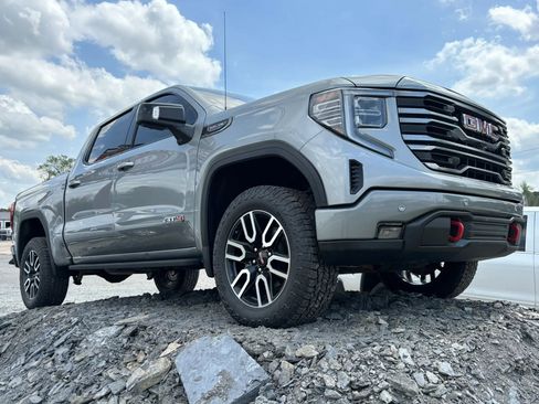 Used 2023 GMC Sierra 1500 AT4 w/ AT4 Premium Package image 5