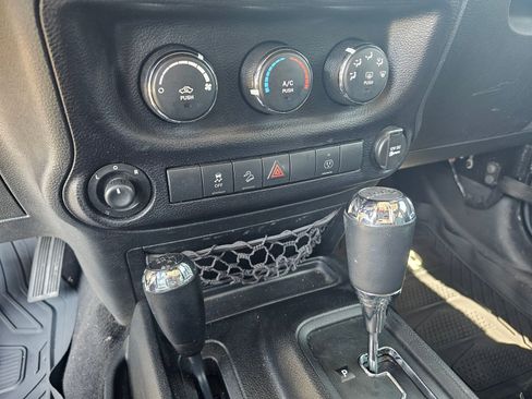Used 2013 Jeep Wrangler Rubicon w/ PWR Convenience Group AWD/4WD image 20