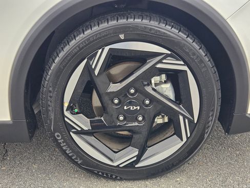 Used 2025 Kia K4 EX image 9