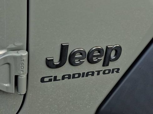 Used 2020 Jeep Gladiator Sport w/ Quick Order Package 24S AWD/4WD image 29