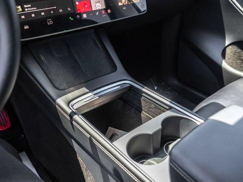 Used 2022 Tesla Model Y Long Range AWD/4WD image 19