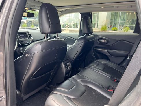 Used 2021 Jeep Cherokee Latitude Plus w/ Sun & Sound Group AWD/4WD image 12
