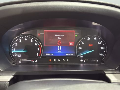 Used 2022 Ford Explorer XLT w/ Equipment Group 202A image 13