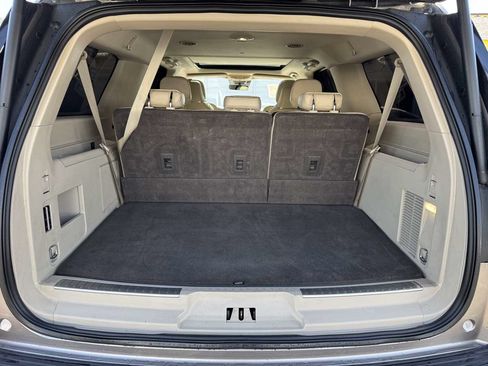 Used 2018 Lincoln Navigator L Select w/ Technology Package AWD/4WD image 9