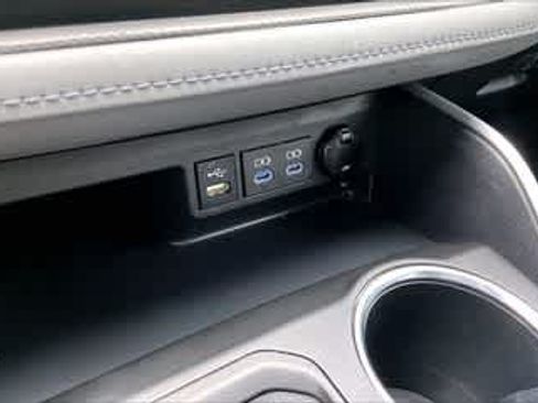 Used 2022 Toyota Highlander LE FWD image 32