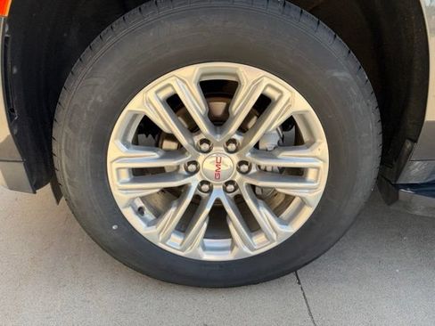 Used 2021 GMC Yukon XL SLT AWD/4WD image 13